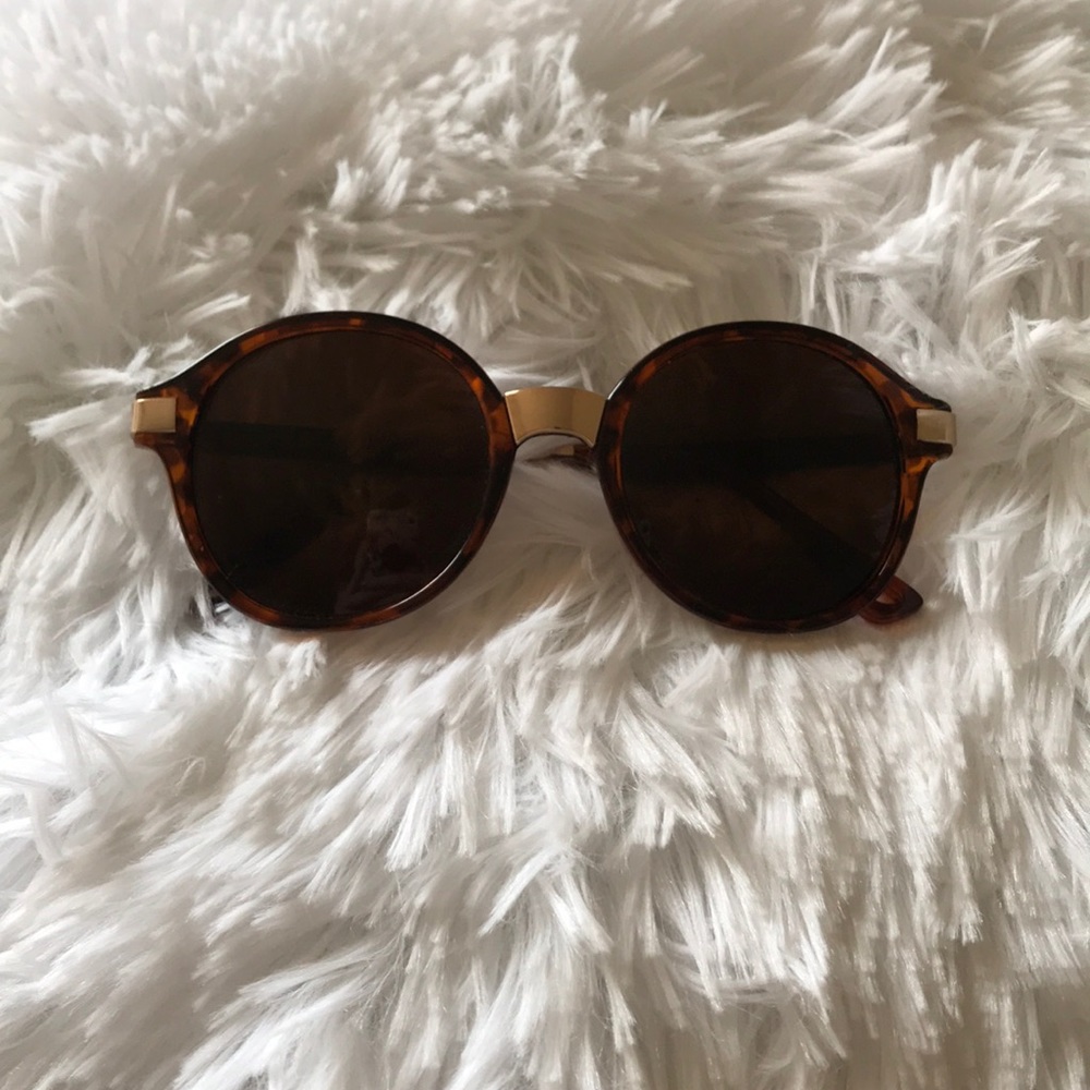 SUNGLASSES